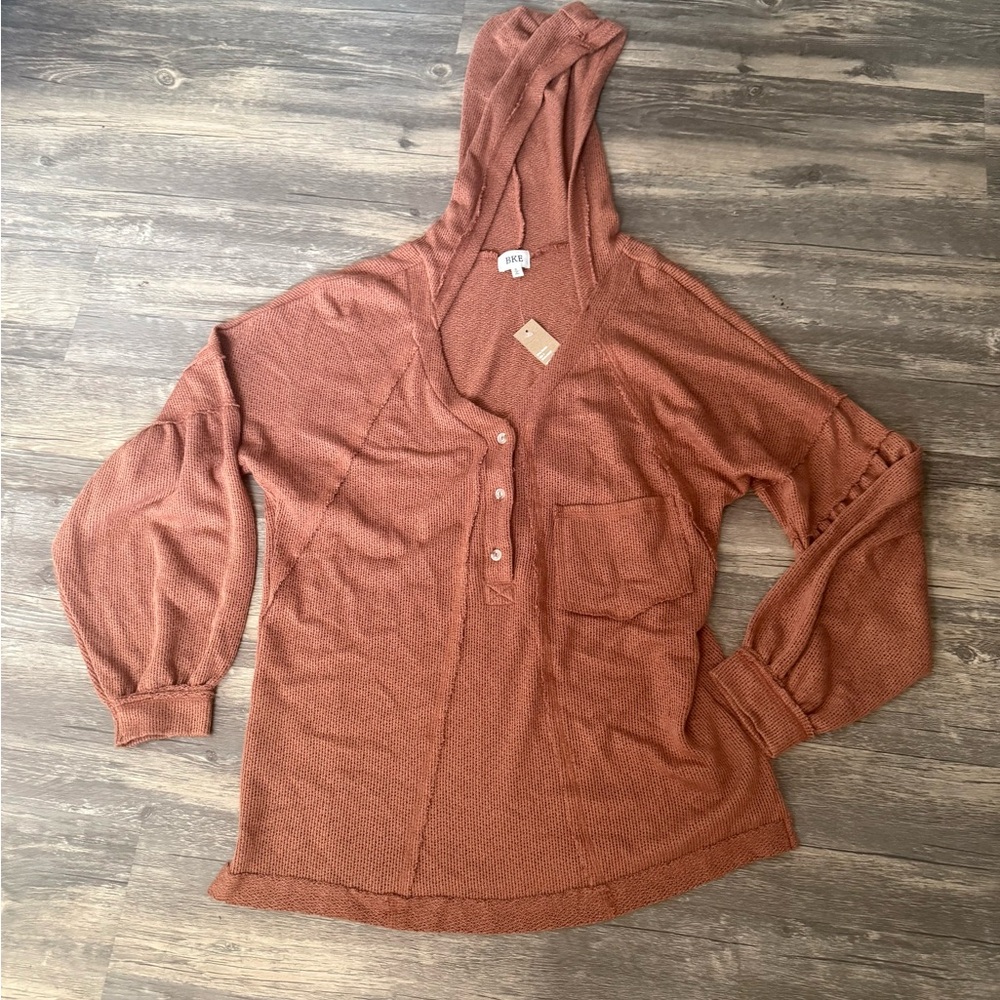Buckle BKE Hooded Henley Pullover in Rust NWT Size Small